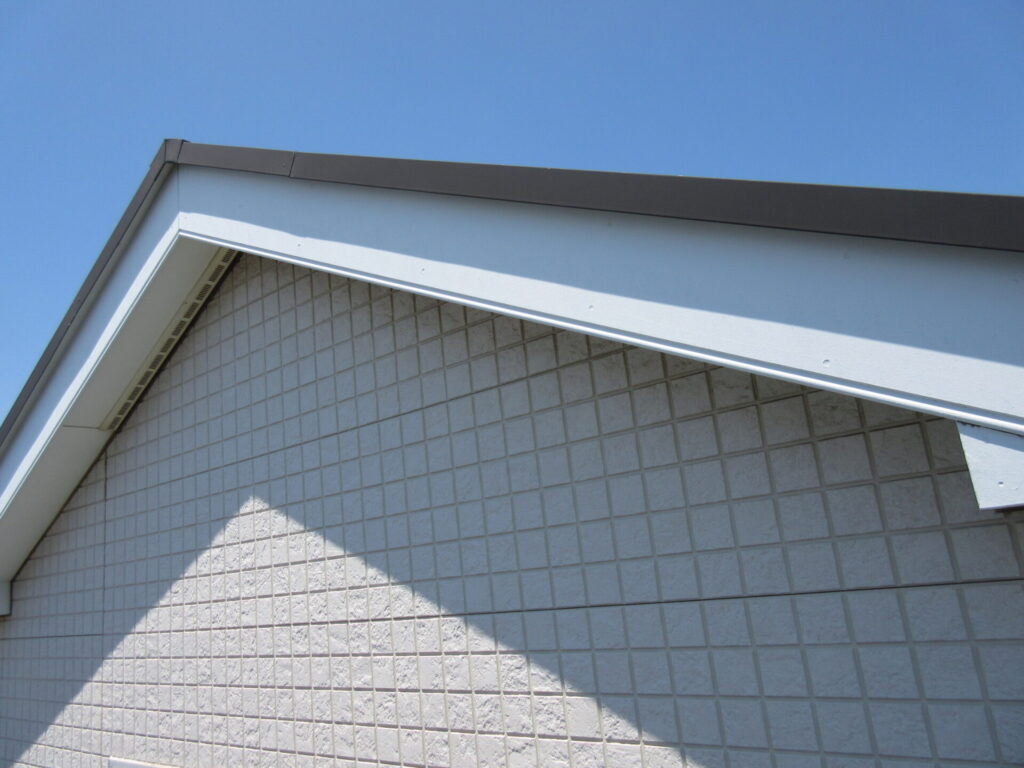 施工前の破風板