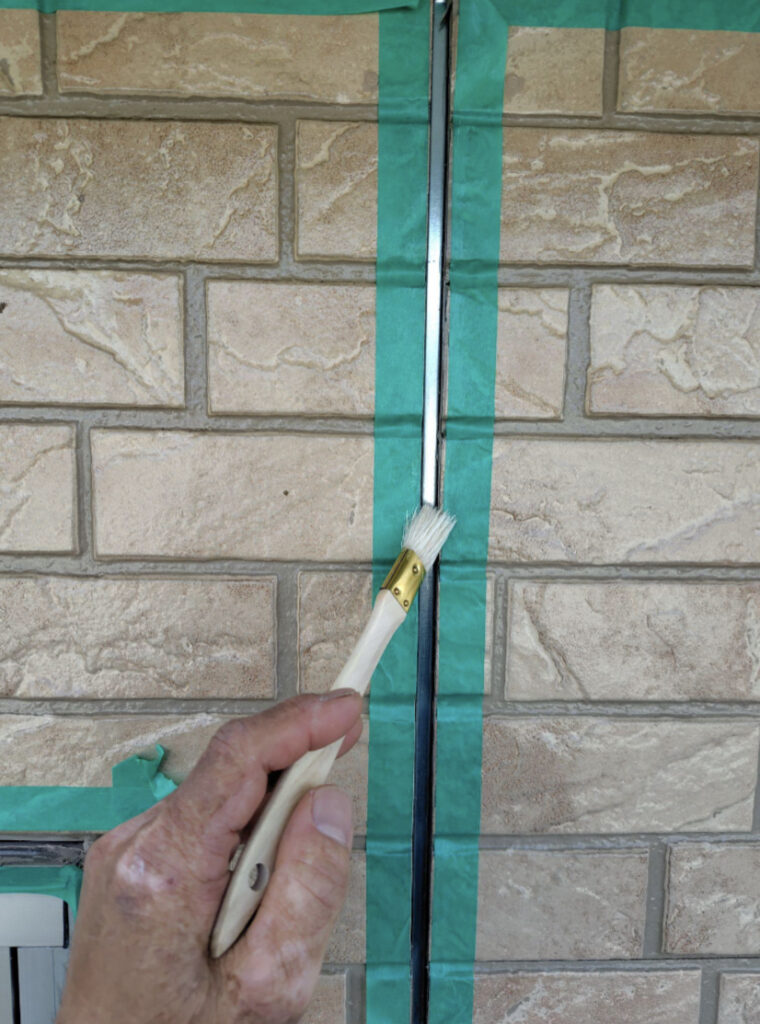 印西市O様邸の目地プライマー塗布