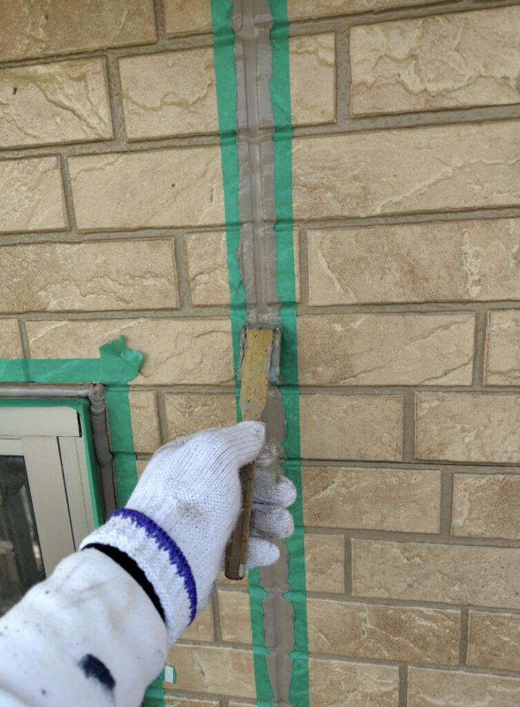 印西市O様邸のシーリング押えの様子