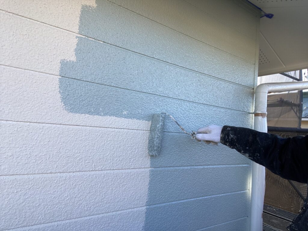 外壁塗装、中塗り工程