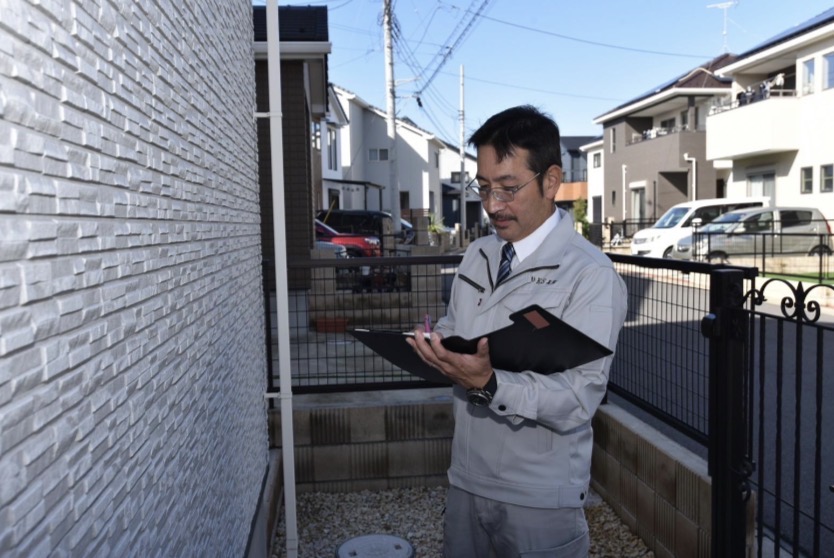 社長がコーキングの撤去の可否を判断