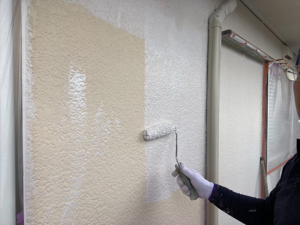 外壁塗装下塗りの様子