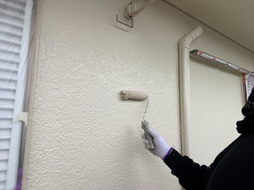 外壁塗装上塗りの様子