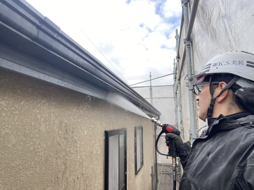 付帯部高圧洗浄の様子