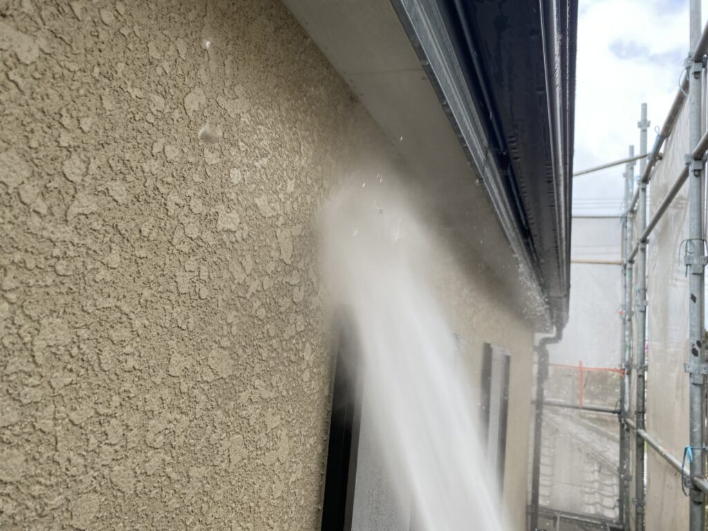 高圧洗浄の様子