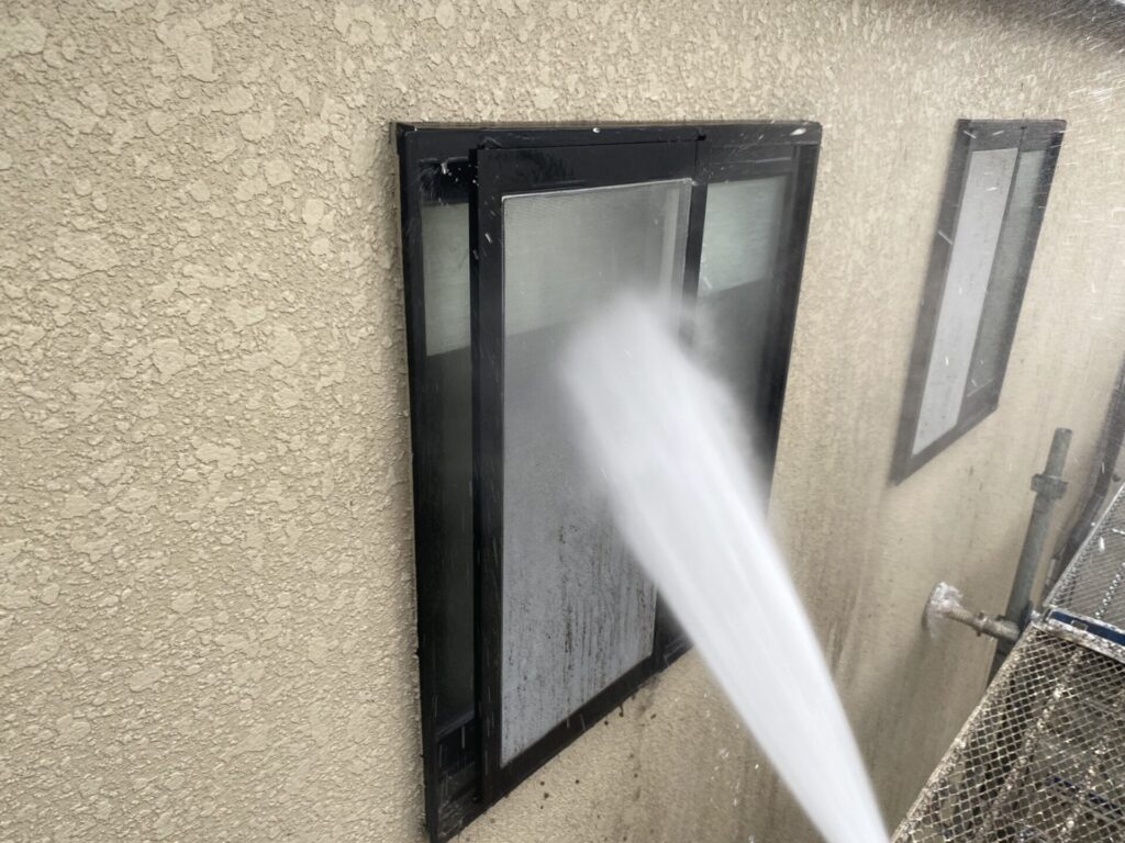 高圧洗浄の様子