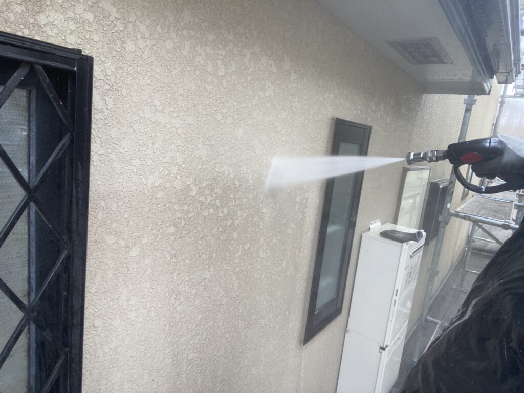 外壁高圧洗浄の様子