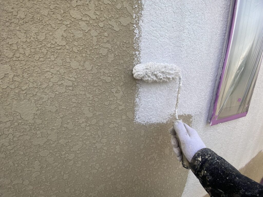 外壁下塗りの様子