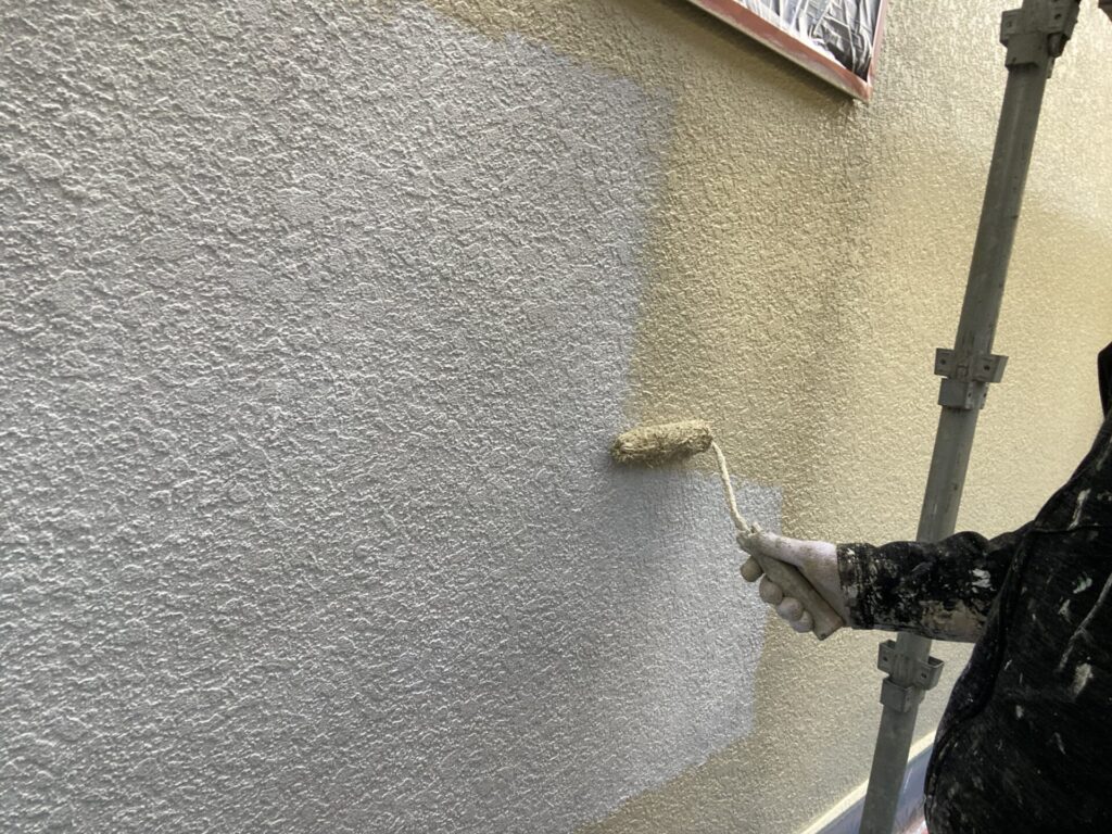 外壁中塗りの様子