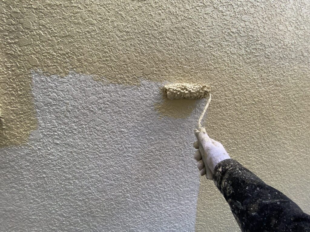 外壁中塗りの様子