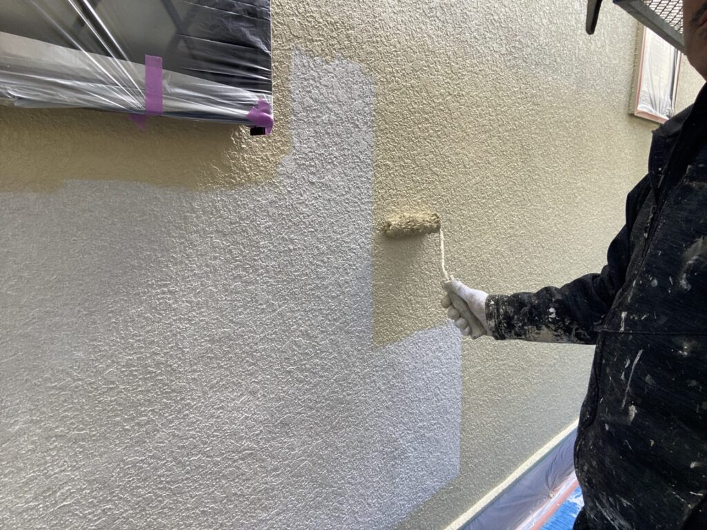 外壁中塗りの様子
