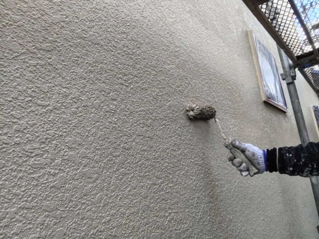 外壁上塗りの様子