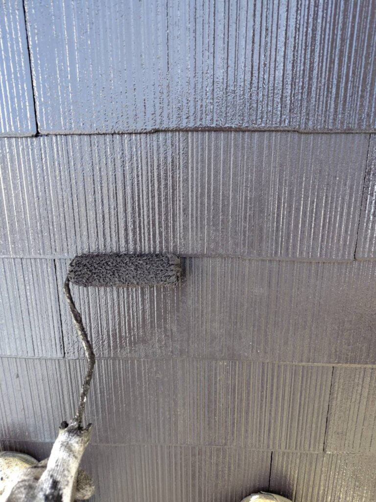 屋根上塗りの様子