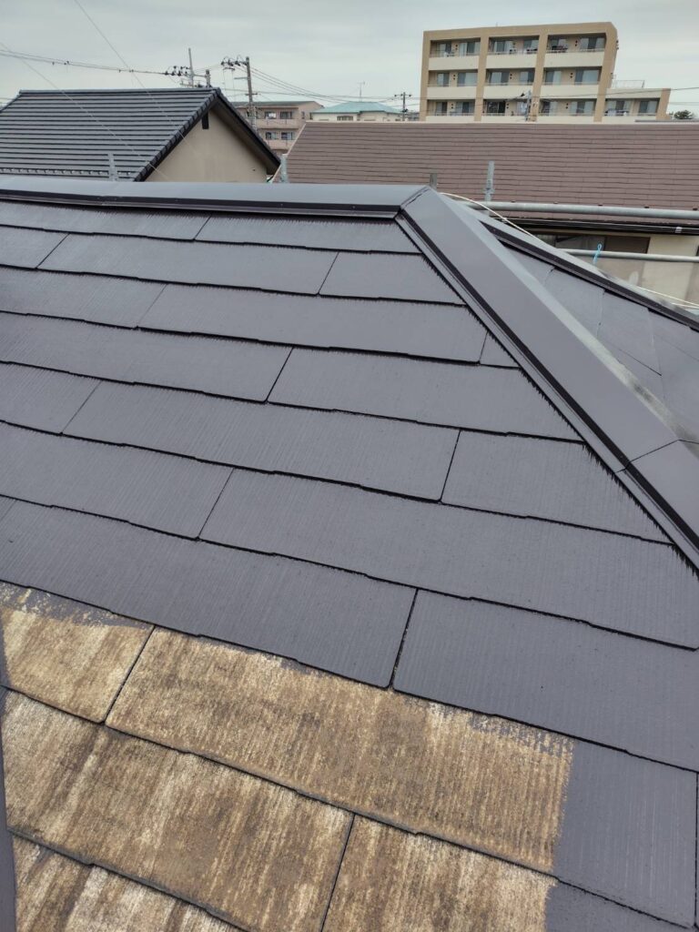 屋根中塗りの様子