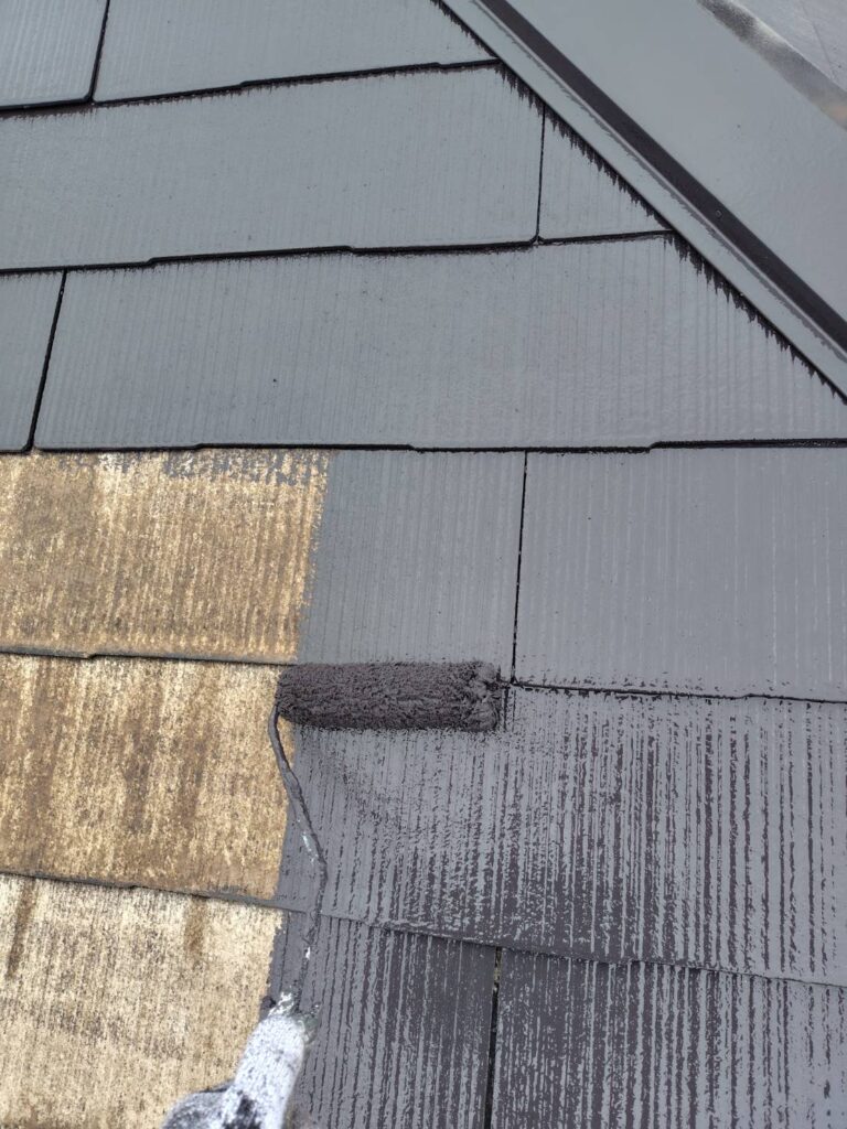 屋根中塗りの様子