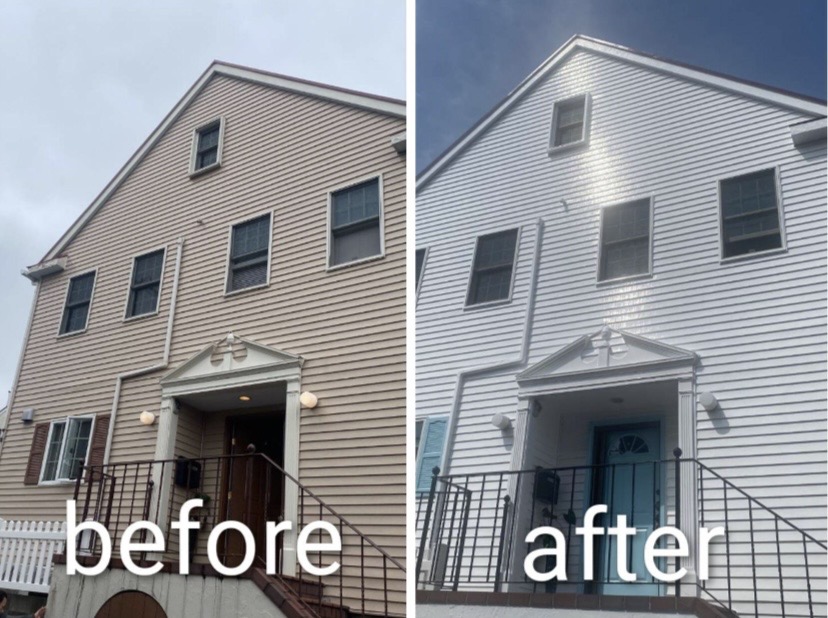 外壁塗装のビフォーアフター比較。左：塗装前のベージュ色の外壁、右：塗装後の白い外壁