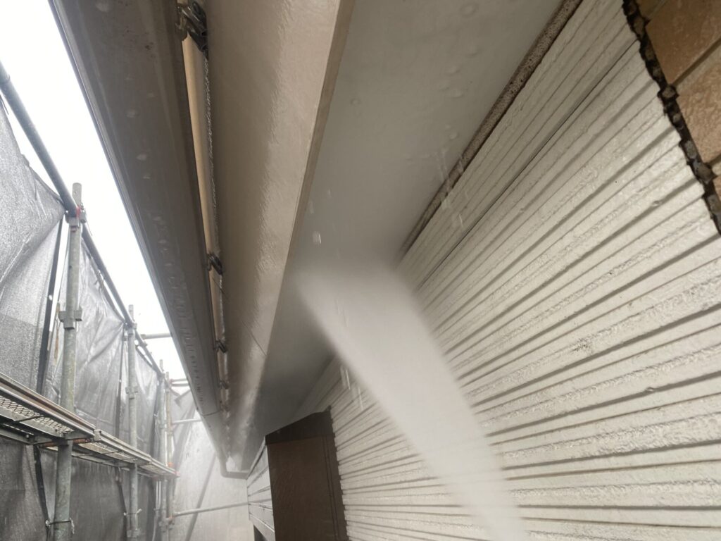 外壁サイディングの苔除去ビフォーアフター