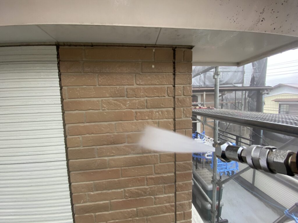 外壁サイディングの苔除去ビフォーアフター