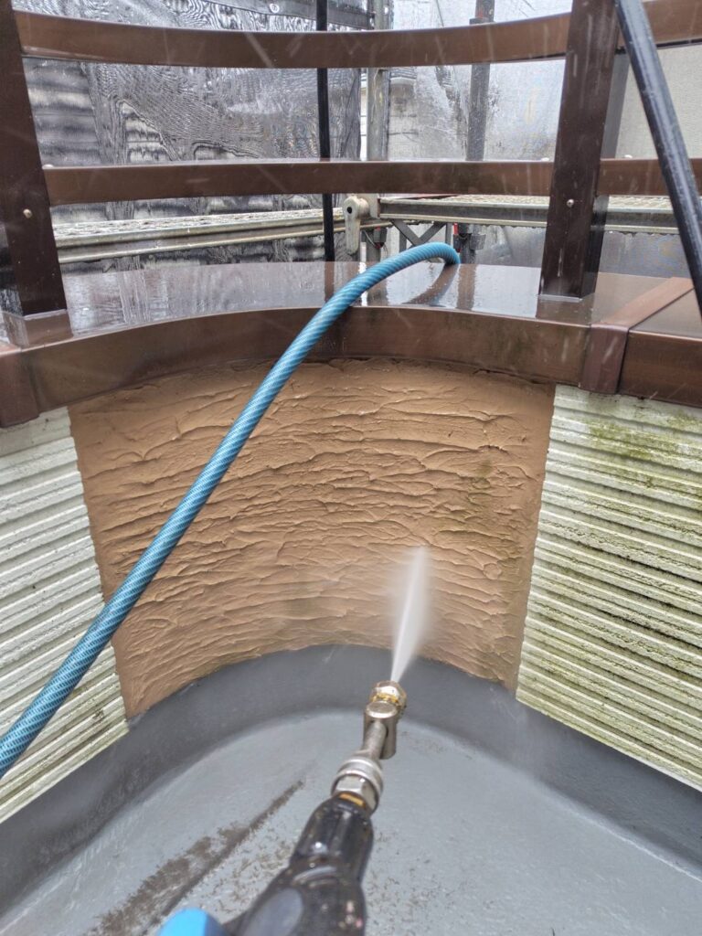 外壁サイディングの苔除去ビフォーアフター