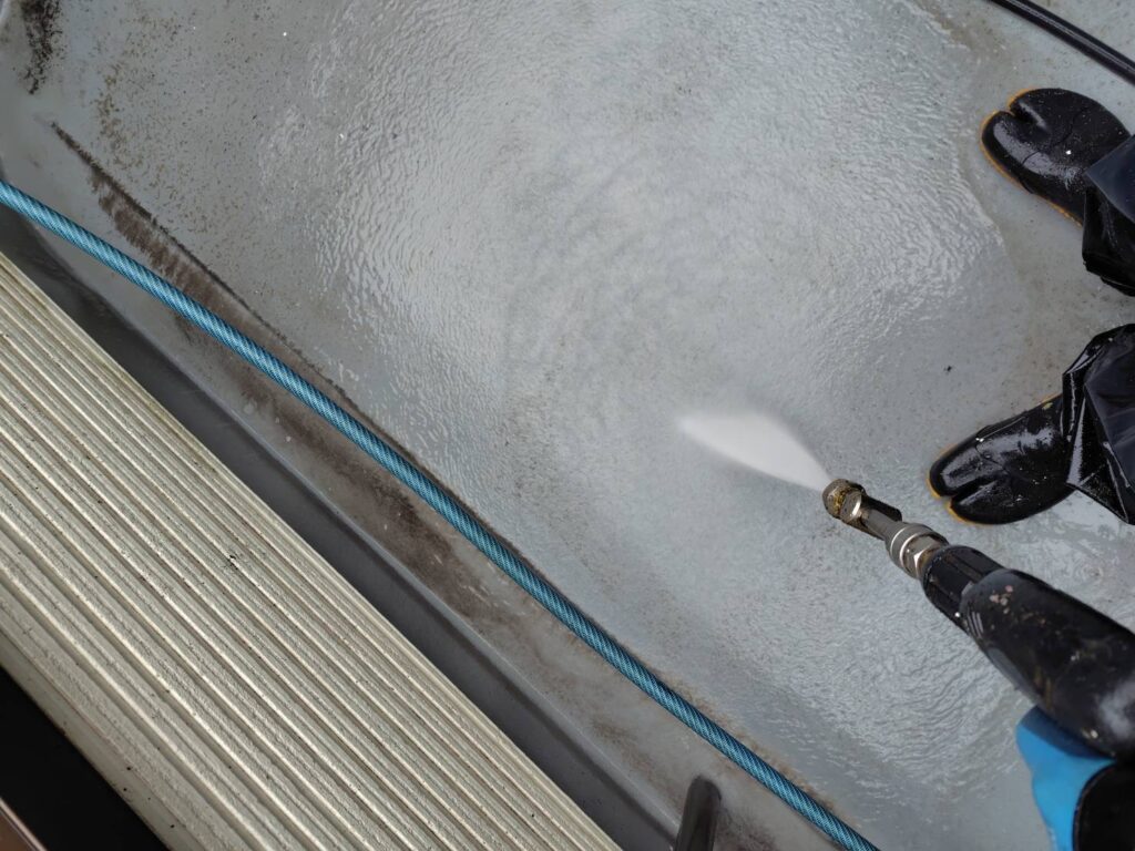 ベランダ床面の高圧洗浄