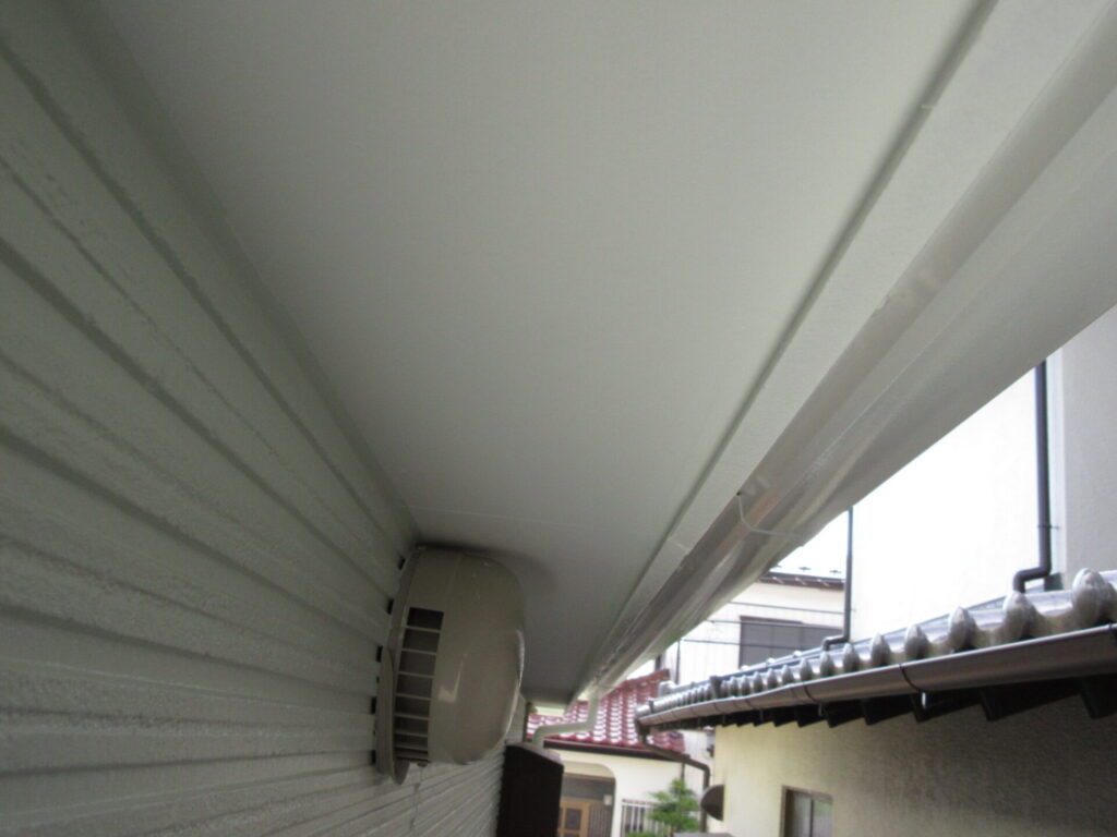 仕上がった軒天塗装