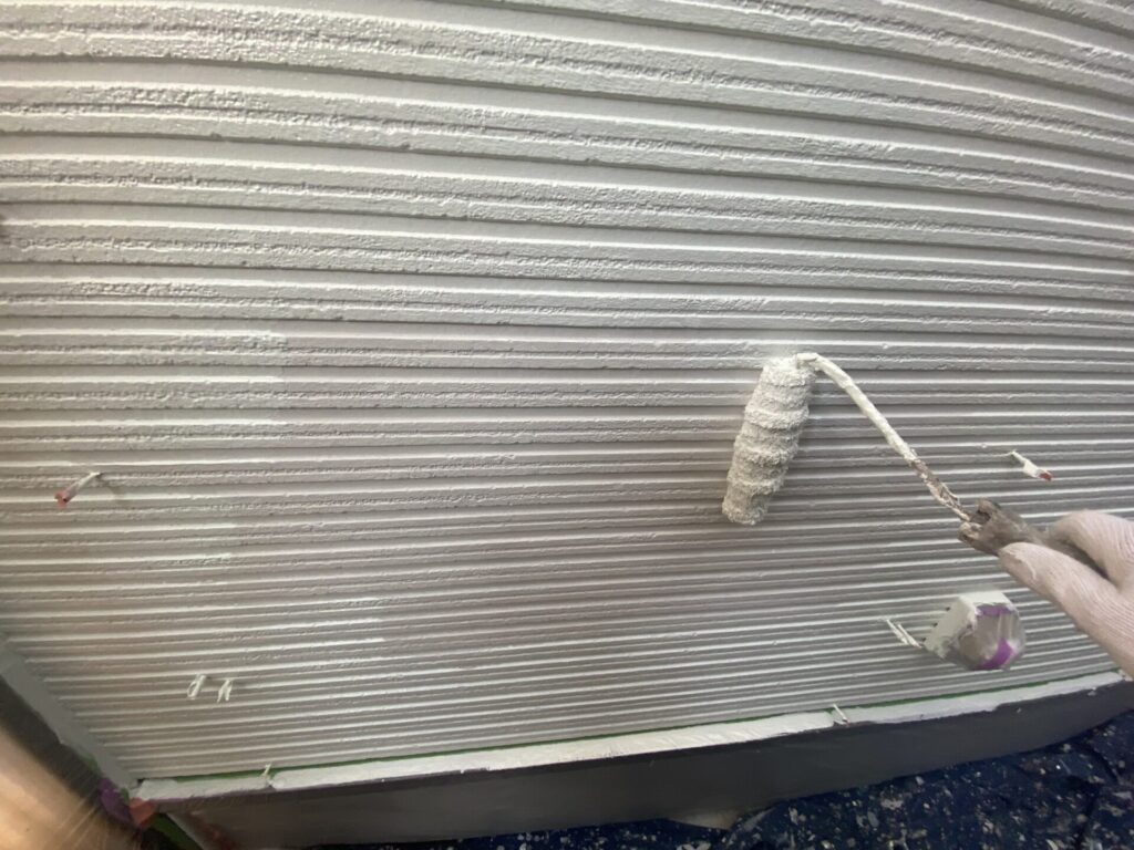 均一な厚みで塗られる中塗り