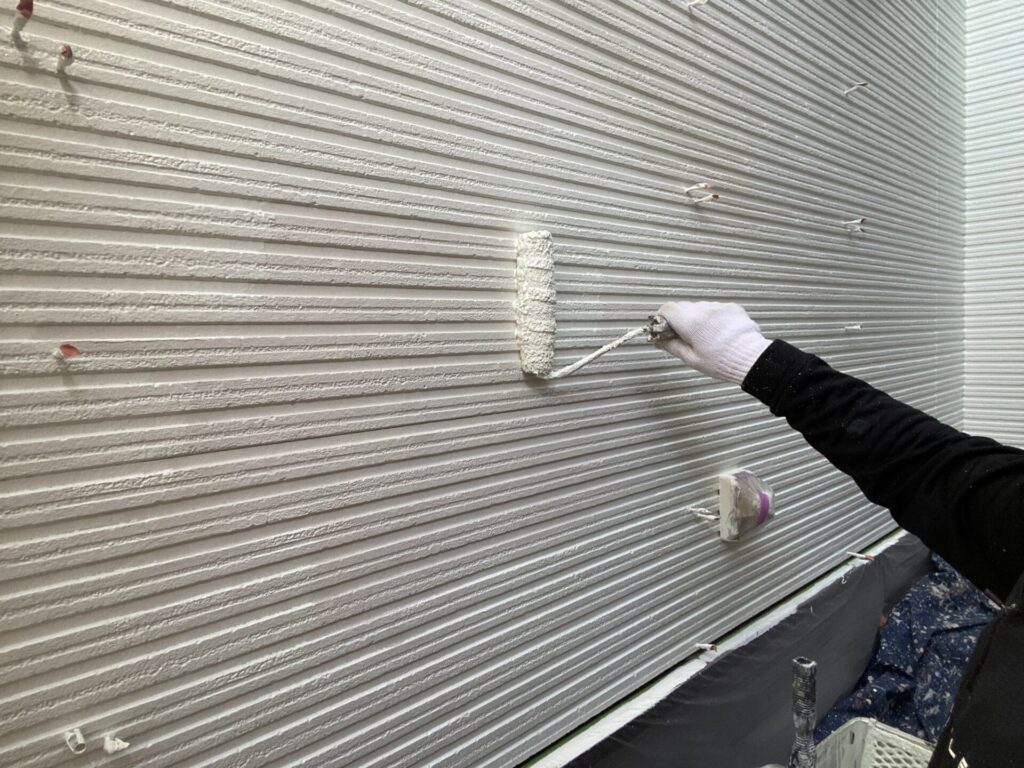 均一な厚みで塗られる中塗り