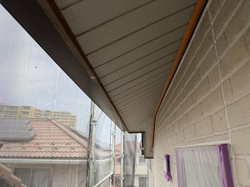 軒天塗装施工前の状態