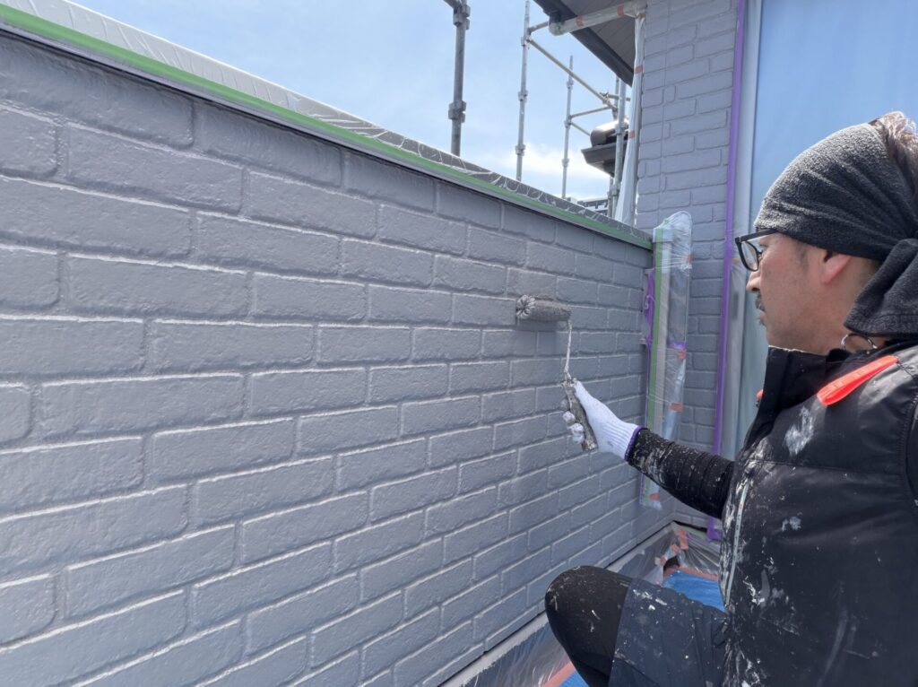 外壁ベース部分上塗り作業